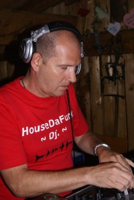 Housedafunk DJ - 1.jpg