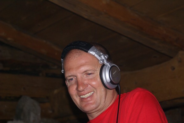 Housedafunk DJ - 2.JPG