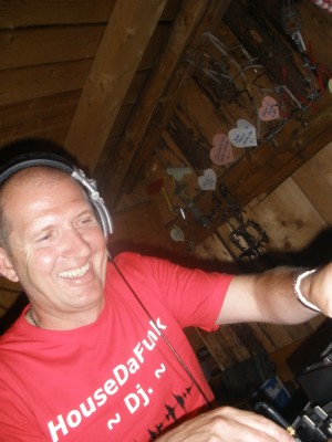 Housedafunk DJ.JPG
